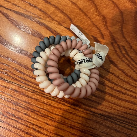 DRY GOODS pack of 5 scrunchies - Picture 3 of 3